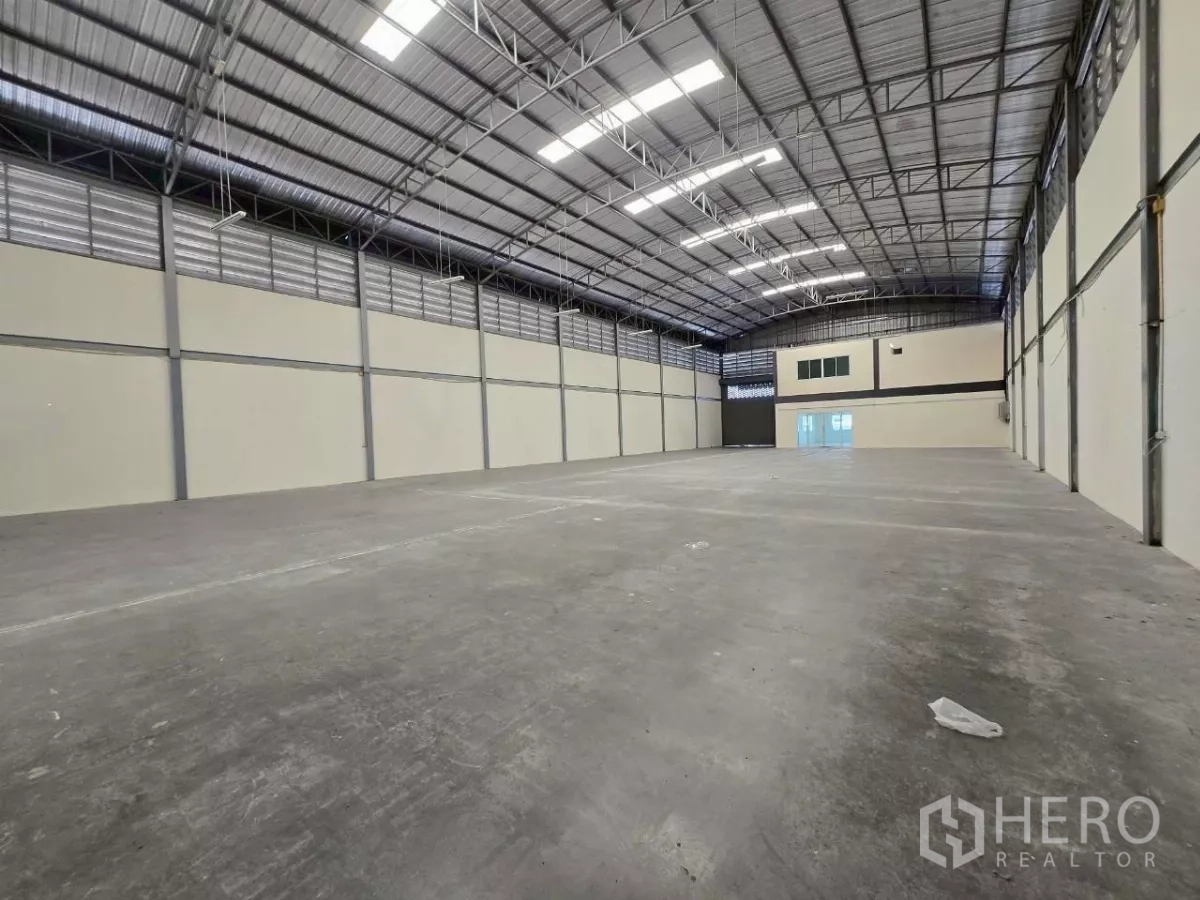 โรงงาน ให้เช่าหรือขายในMueang Samut Sakhon, Samut Sakhon - ฮอลล์อุตสาหกรรมกว้างสว่าง พื้นที่โล่งเหมาะผลิตหรือเก็บสินค้า