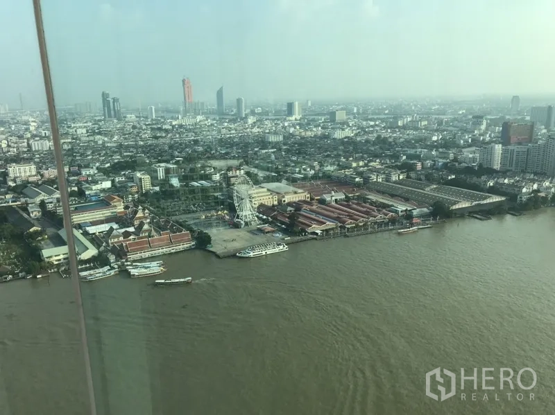 คอนโด ให้เช่าหรือขายในKhlong San, Bangkok - วิวพาโนรามาชั้นสูงของแม่น้ำเจ้าพระยาและสกายไลน์กรุงเทพฯ