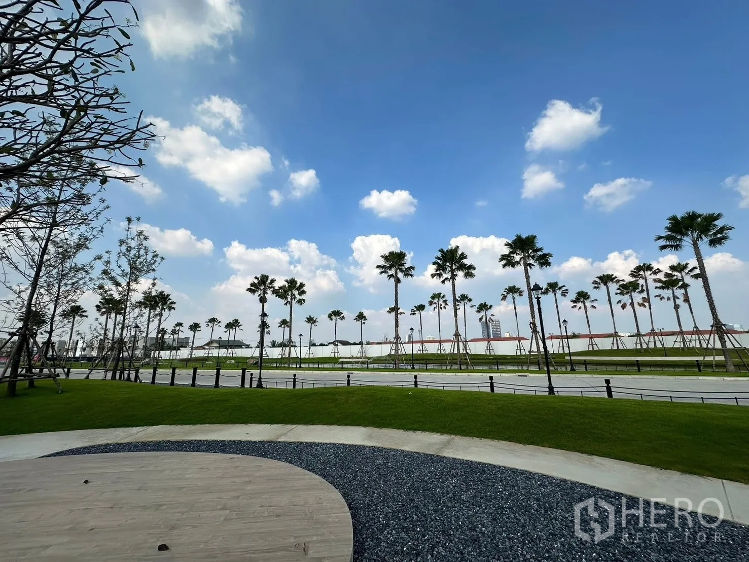 Detached House for rent in Bang Phli, Samut Prakan - Palm-lined boulevard and manicured park under a blue sky.