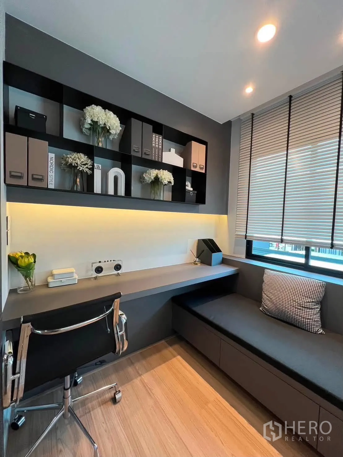 Townhouse for rent in Saphan Sung, Bangkok - Modern home office with long built-in desk, shelving, and daybed by the window.