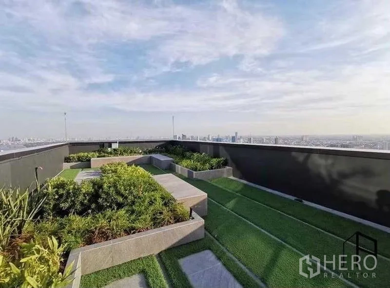 Condominium for rent in Sathon, Bangkok - Open rooftop garden with city panorama and tiered landscaping.