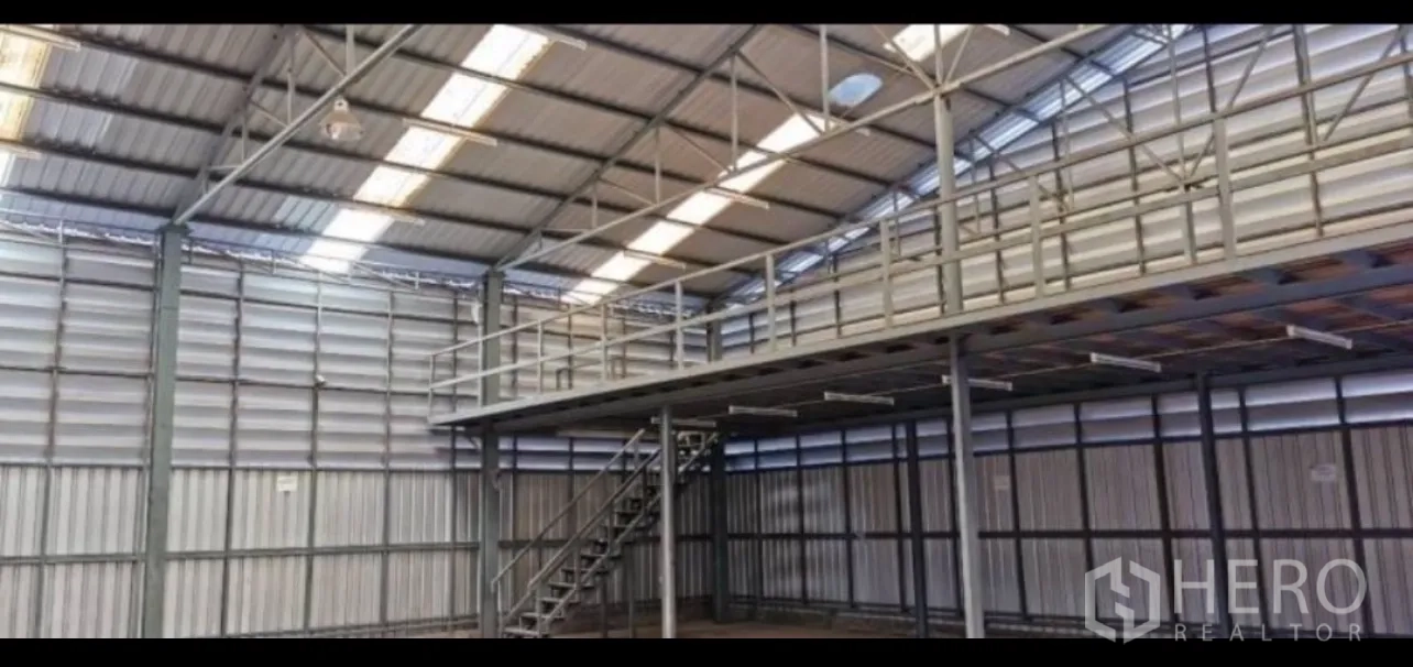 Warehouse for rent in Din Daeng, Bangkok - Bright air-conditioned office with tiled floor and drop ceiling lights.