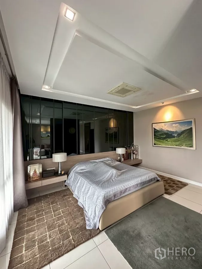 Detached House for sale in Bang Lamung, Chon Buri - Master bedroom with feature ceiling, glass wall and balcony curtains.