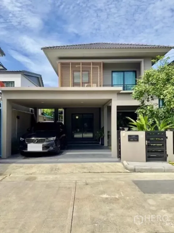 Detached House for rent in Samut Prakan - Modern two-storey detached house facade with covered carport and front gate.