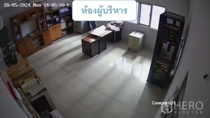 货栈 出租在Mueang Pathum Thani, Pathum Thani - 主管办公室，书柜、办公桌与服务器机柜