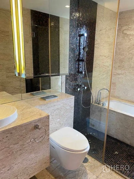 Condominium for rent in Yan Nawa, Bangkok - Modern bathroom at The Pano with stone vanity, glass shower, bathtub and mosaic feature wall.