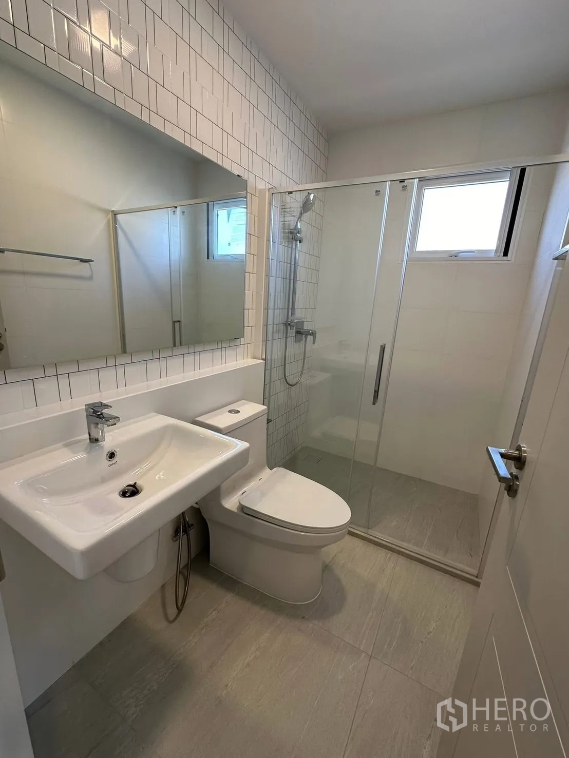 Detached House for rent in Bang Phli, Samut Prakan - Modern bathroom with glass-enclosed shower, sink, and toilet.