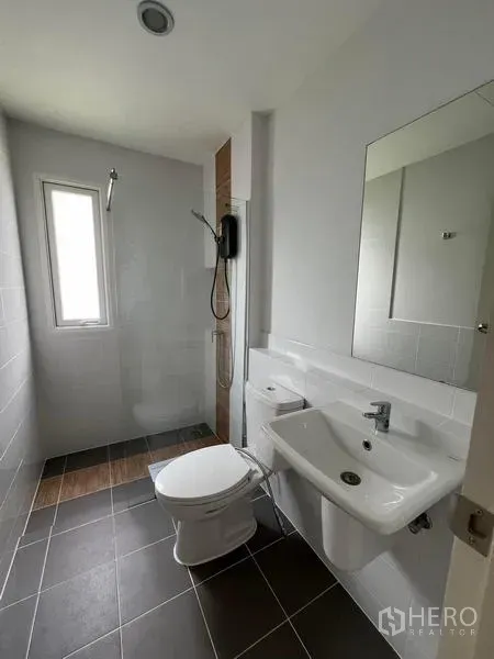 Detached House for rent in Bang Phli, Samut Prakan - Bright bathroom with walk-in shower, white basin, and a tall window for natural light.