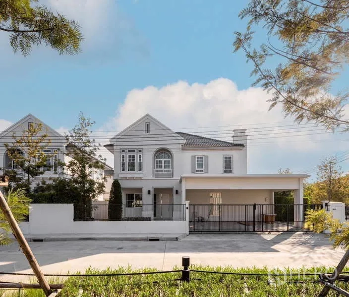 Detached House for rent or sale in Bang Phli, Samut Prakan - Street-facing facade showing gated entrance and three-car covered parking.