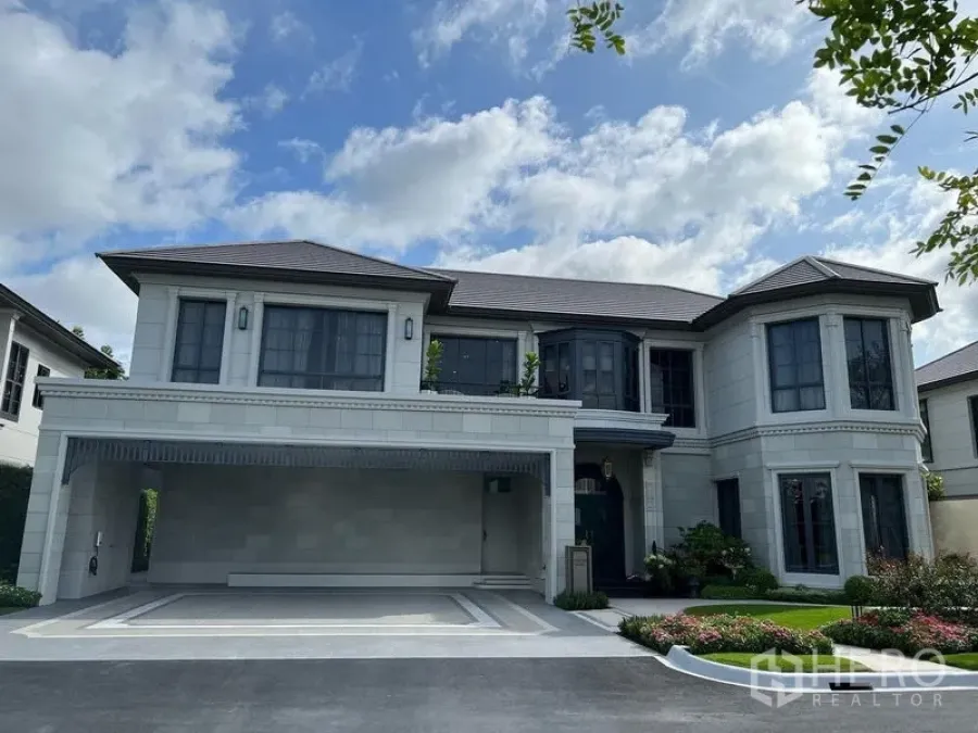 Detached House for sale in Suan Luang, Bangkok - Elegant two-storey detached house with wide driveway, covered carport and trimmed front garden.