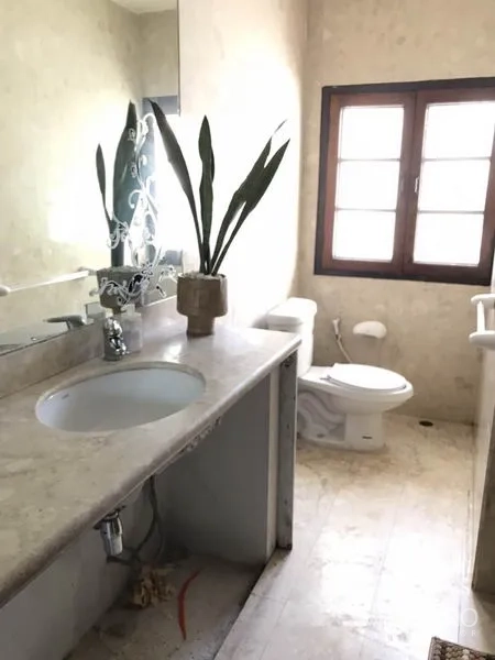 บ้าน ให้เช่าในPhra Khanong, Bangkok - ห้องน้ำกระจกบานใหญ่ เคาน์เตอร์หิน อ่างล้างหน้า และหน้าต่าง