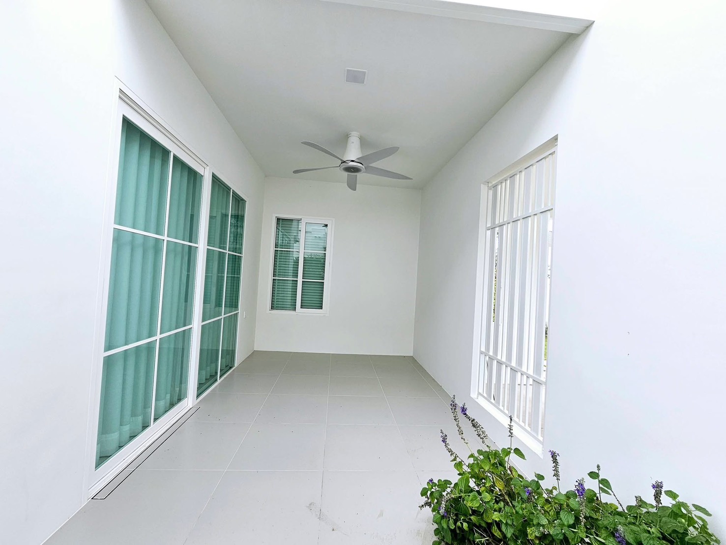 Detached House for rent in Bang Phli, Samut Prakan - Front elevation of a two-storey white detached house with gated carport.