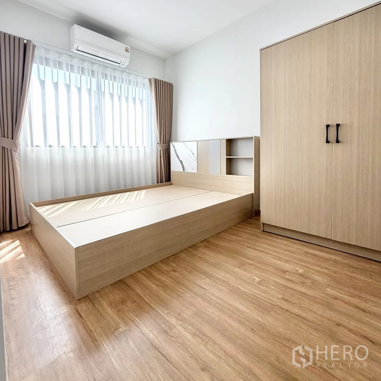 Townhouse for rent in Bang Phli, Samut Prakan - Bedroom with platform bed frame, wardrobe, and floor-to-ceiling curtains.