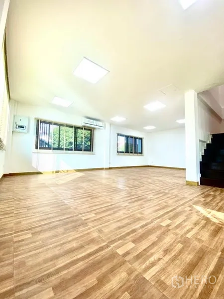 Townhouse for rent in Prawet, Bangkok - Sunlit upper-floor family room with multiple windows and air conditioning.