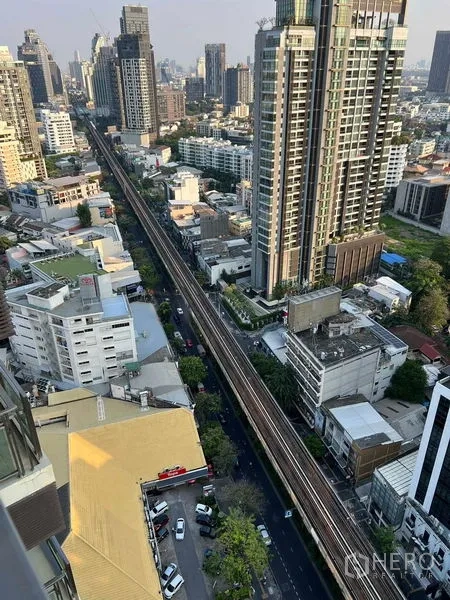 คอนโด ให้เช่าในWatthana, Bangkok - ภาพมุมสูงสุขุมวิท เห็นแนวรถไฟฟ้าบีทีเอสผ่านเขตวัฒนา