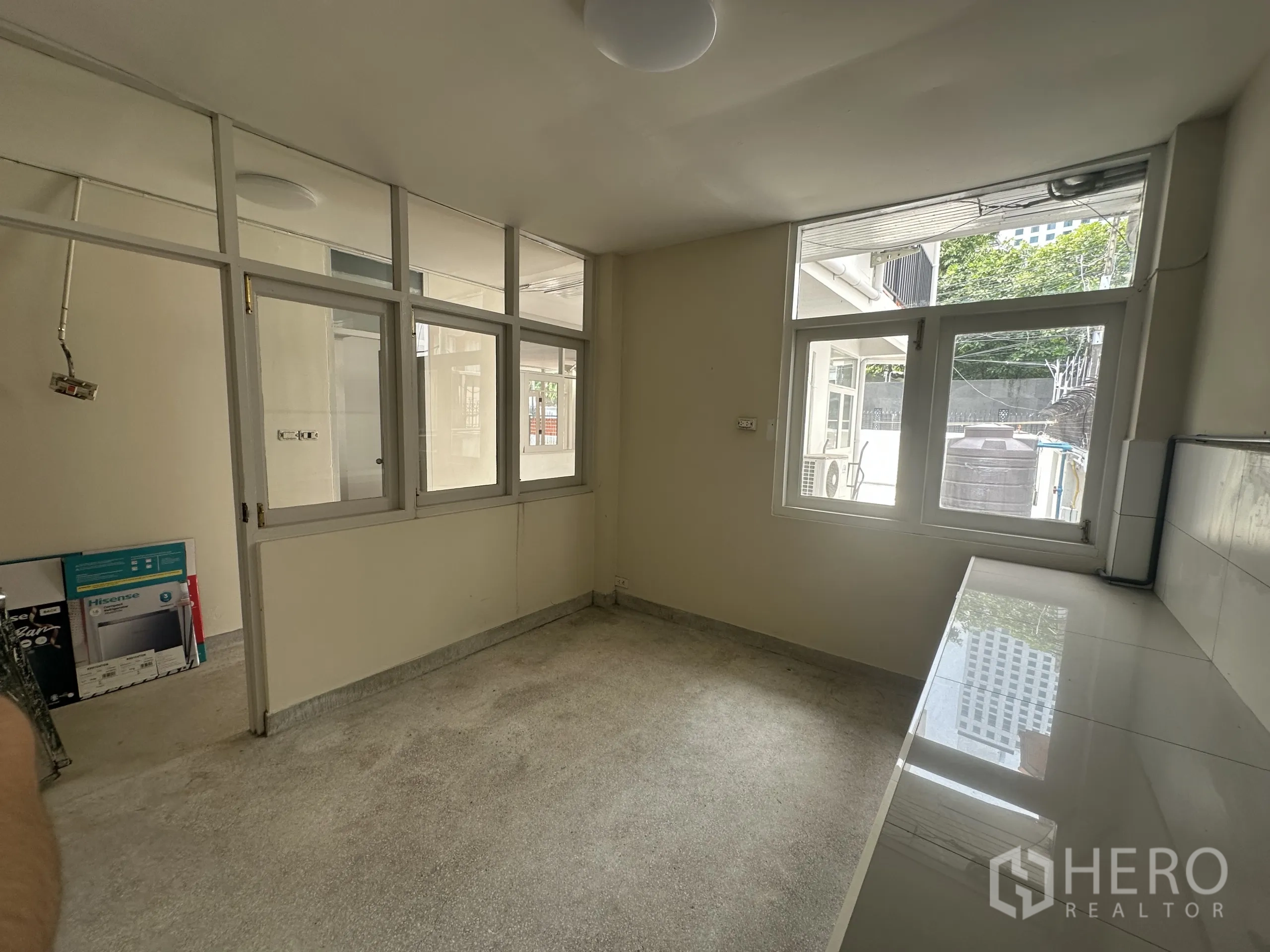Home Office for rent in Watthana, Bangkok - Pantry room with windows, countertop and space for appliances.