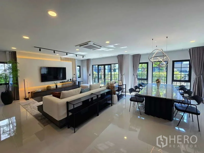 Detached House for rent in Bang Phli, Samut Prakan - Open-plan living and dining with large island table, wide windows and recessed lights.
