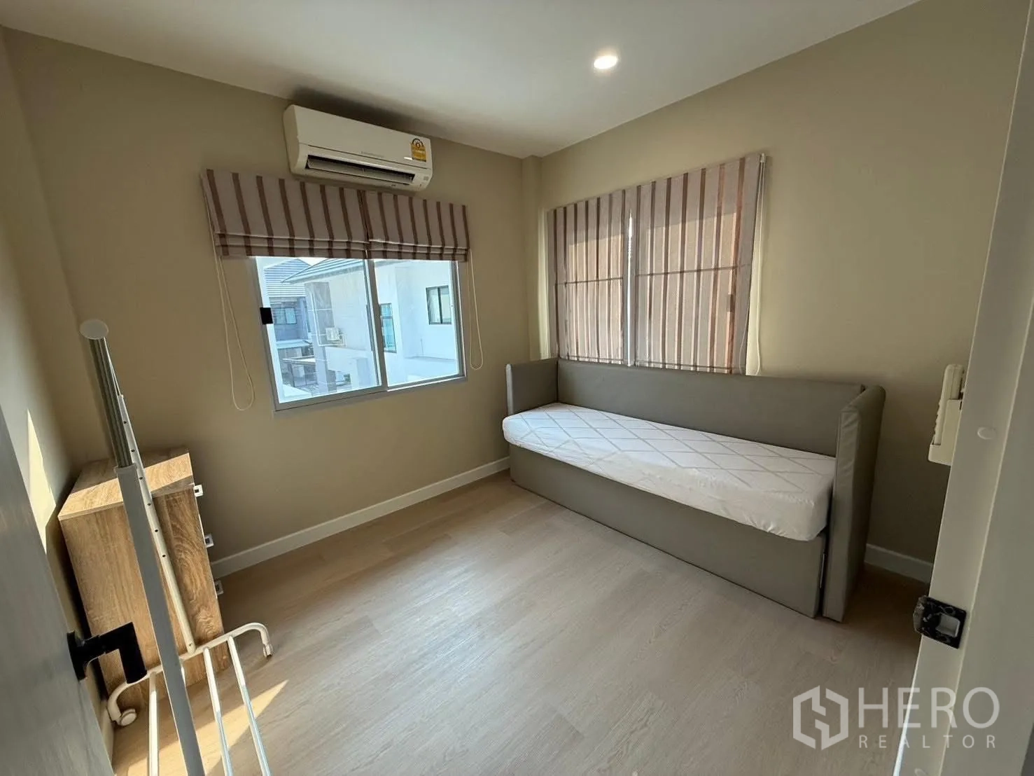 Property Image #20 for property HRE00370