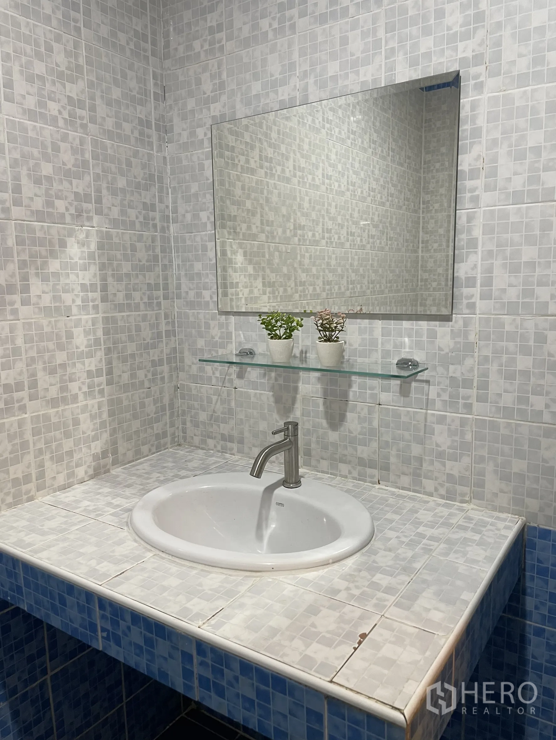 Property Image #19 for property HRE00246