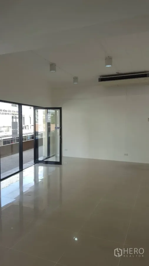 Office Space for rent in Khlong Toei, Bangkok - Bright open-plan office with glossy tiled floors, white walls, spotlights and a sliding glass door opening to a balcony in Phra Khanong.