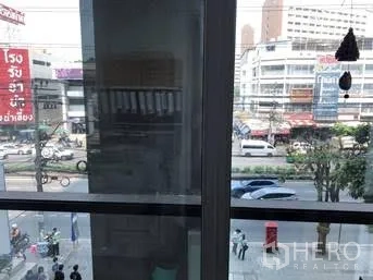 สำนักงาน ให้เช่าในKhlong Toei, Bangkok - ทิวทัศน์ถนนเมืองที่มองจากหน้าต่างออฟฟิศ