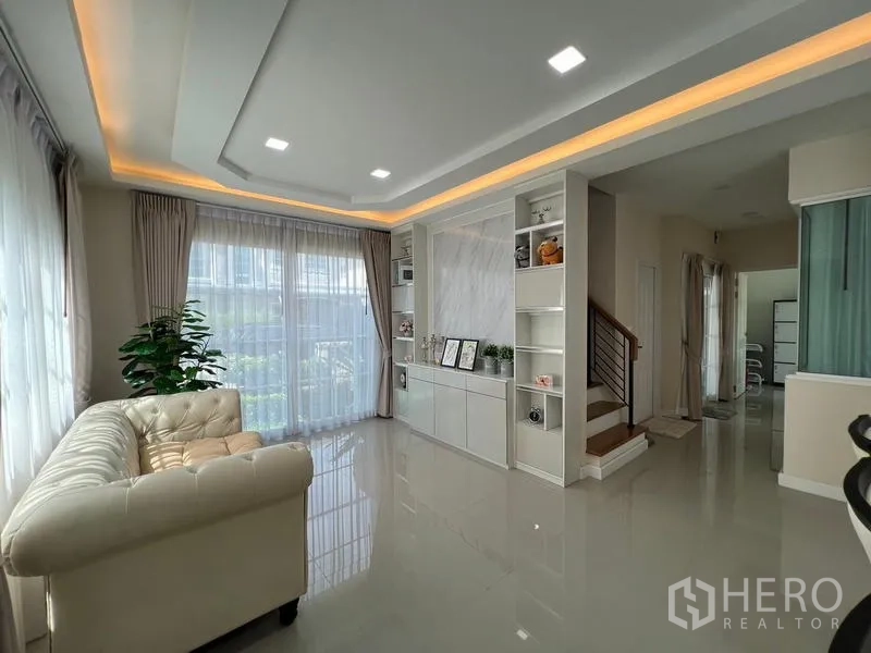 Detached House for rent or sale - Bright living room with large sliding doors and display shelves.