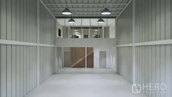 คลังสินค้า ให้เช่าในPrawet, Bangkok - ภายในโกดังมองไปยังออฟฟิศชั้นลอย มีไฟแขวนอุตสาหกรรมและผนังเมทัลชีท.