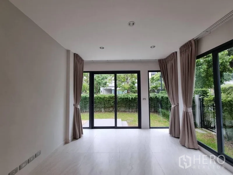 Detached House for rent - Ground-floor living area with sliding glass doors opening to a private garden.