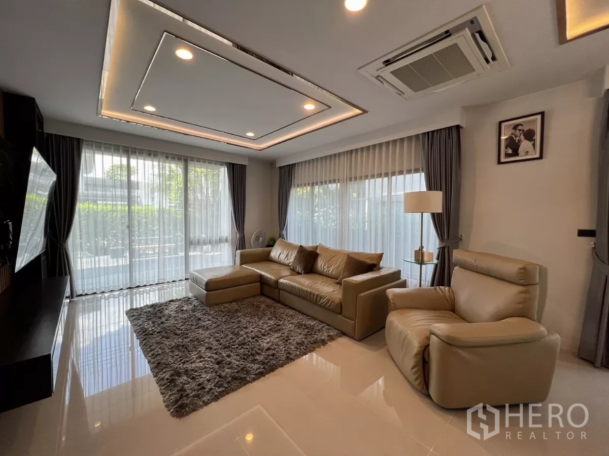 Detached House for rent or sale in Bang Kapi, Bangkok - Bright living area with ceiling cassette air conditioner and full-height windows.