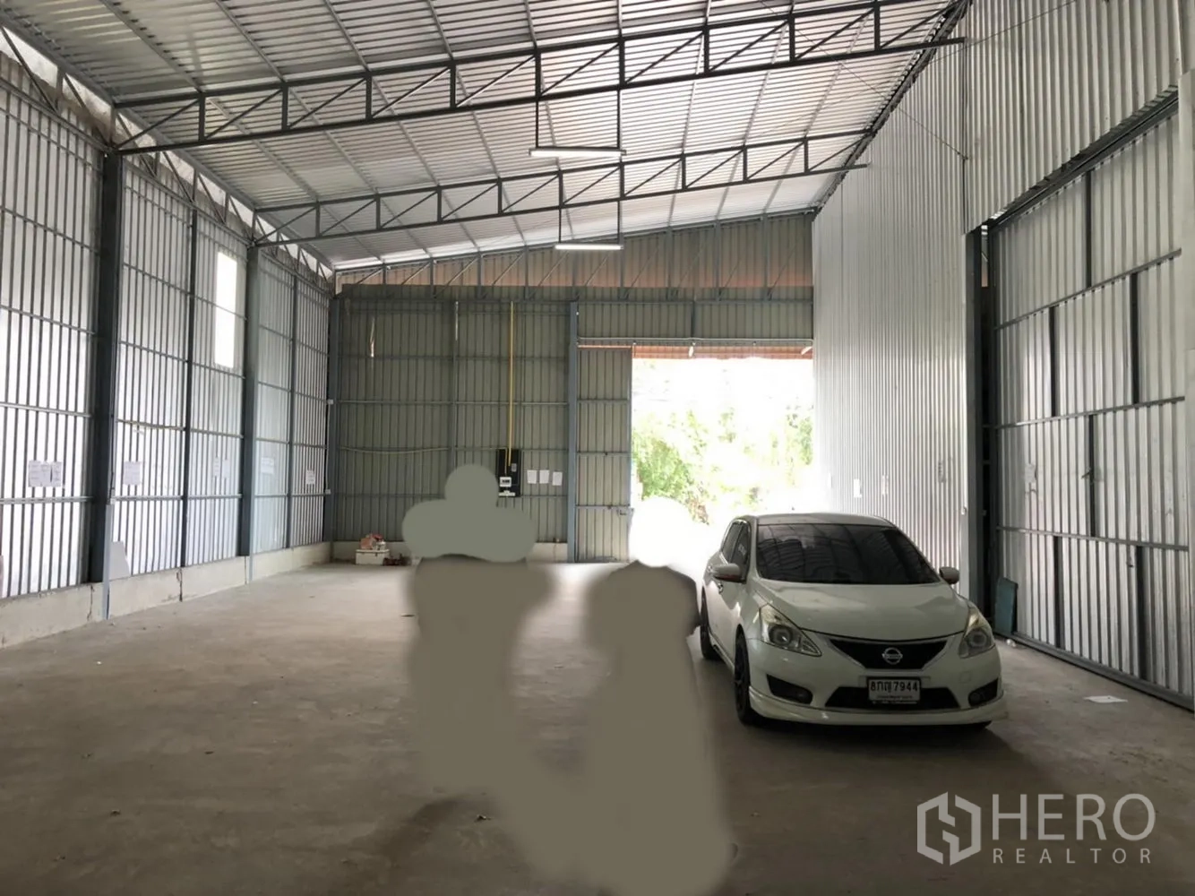 คลังสินค้า ให้เช่าในBang Kruai, Nonthaburi - พื้นที่โกดังลึก มองไปยังทางเข้า พื้นที่จัดเก็บกว้าง