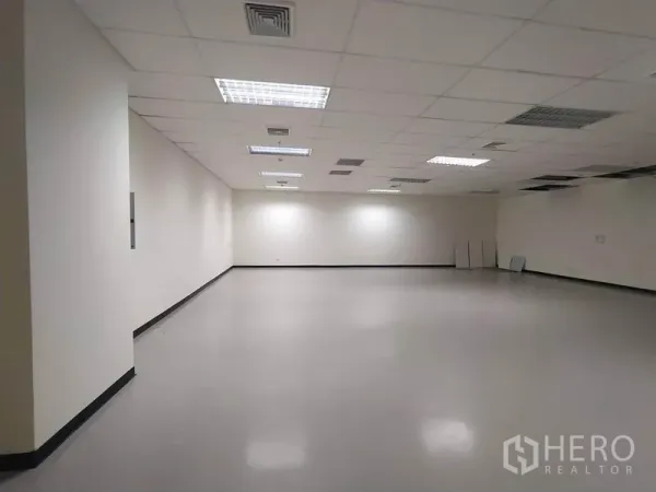 Office Space for rent in Bang Na, Bangkok - Large blank office room with white walls and grid ceiling ready for fit-out.