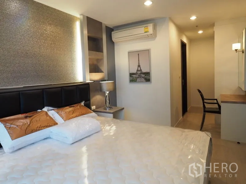 Condominium for rent in Sathon, Bangkok - Master bedroom showing dressing nook, wall-mounted air conditioner and hallway.