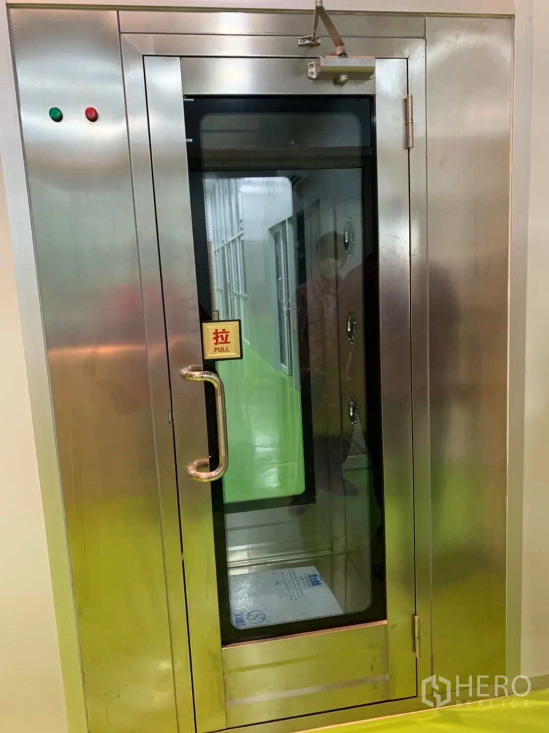 โรงงาน for rent in Khlong Luang, Pathum Thani - ประตูห้อง Air Shower สแตนเลสสำหรับทางเข้าคลีนรูม