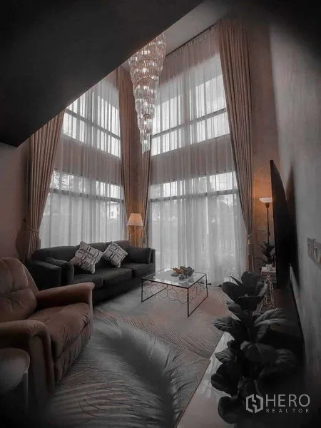 Detached House for rent in Bang Bo, Samut Prakan - Living area with floor-to-ceiling windows, sofa set and crystal chandelier.