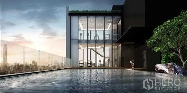 Condominium for sale in Ratchathewi, Bangkok - Rooftop infinity-edge swimming pool beside a glass-walled lounge overlooking the skyline.