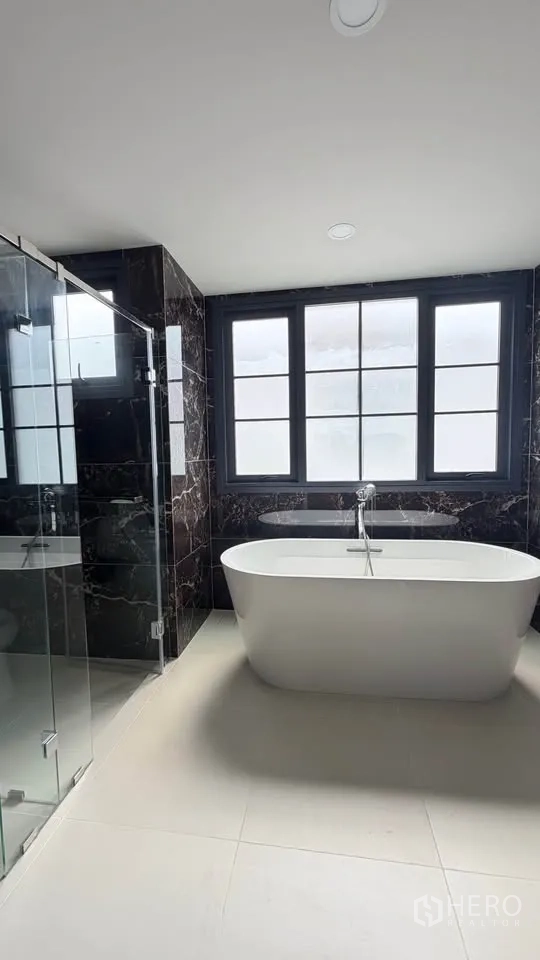 Detached House for rent in Bang Phli, Samut Prakan - Luxury bathroom with freestanding bathtub, glass shower, and large window.