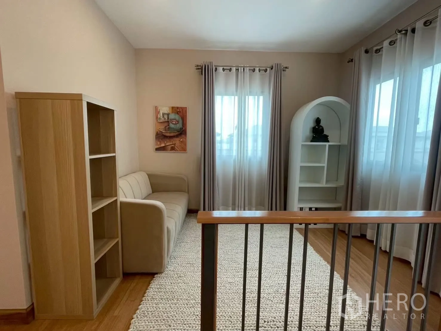 Detached House for rent in Bang Phli, Samut Prakan - Sunlit landing area with shelves, arched display unit and a sofa.