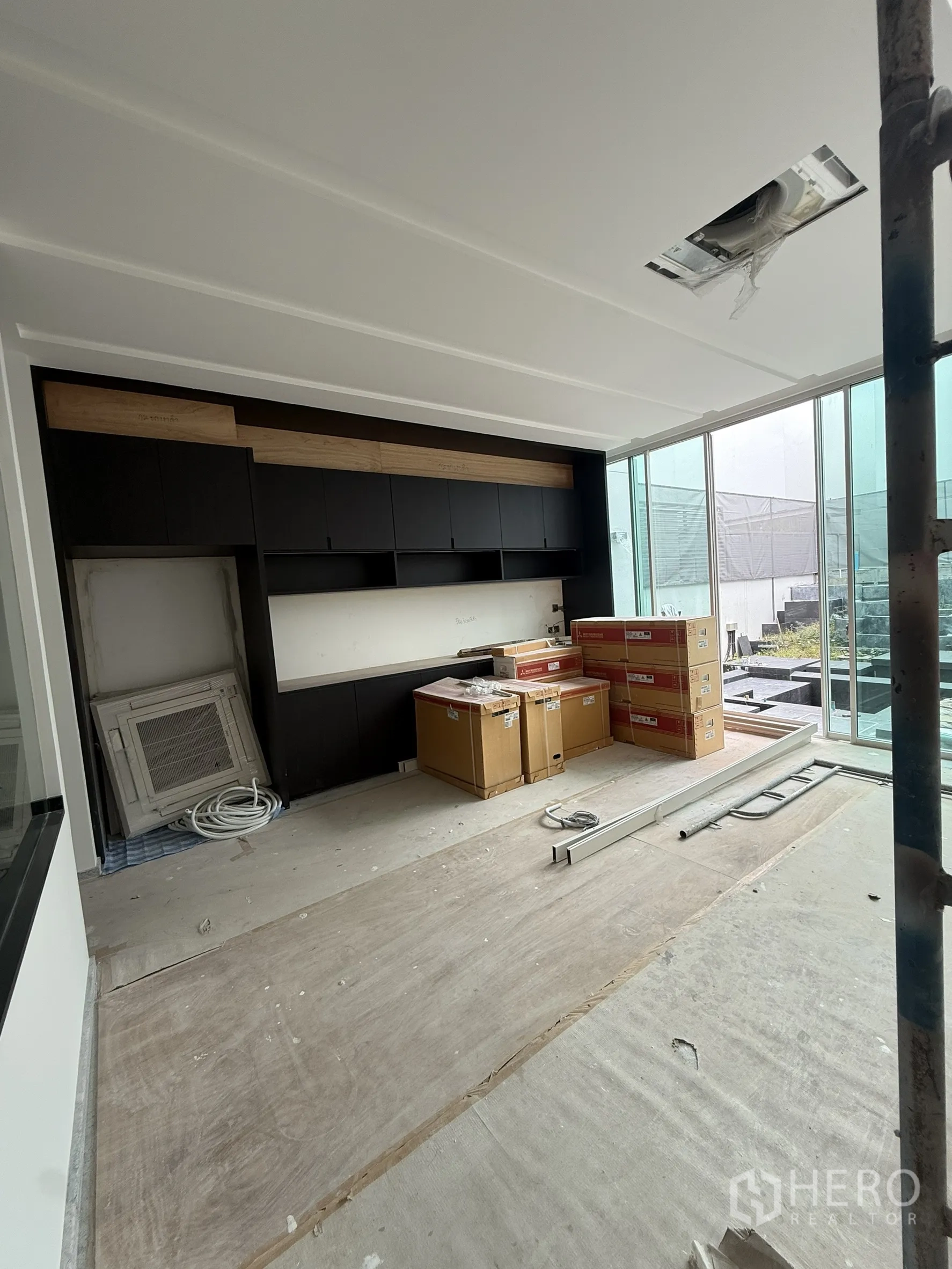 Detached House for sale in Bang Phli, Samut Prakan - Pantry or family room with floor-to-ceiling glazing and unfinished cabinetry.