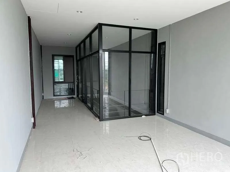 Warehouse for rent in Bang Phli, Samut Prakan - Second-floor office area with glass-partition meeting room and bright tiled flooring.