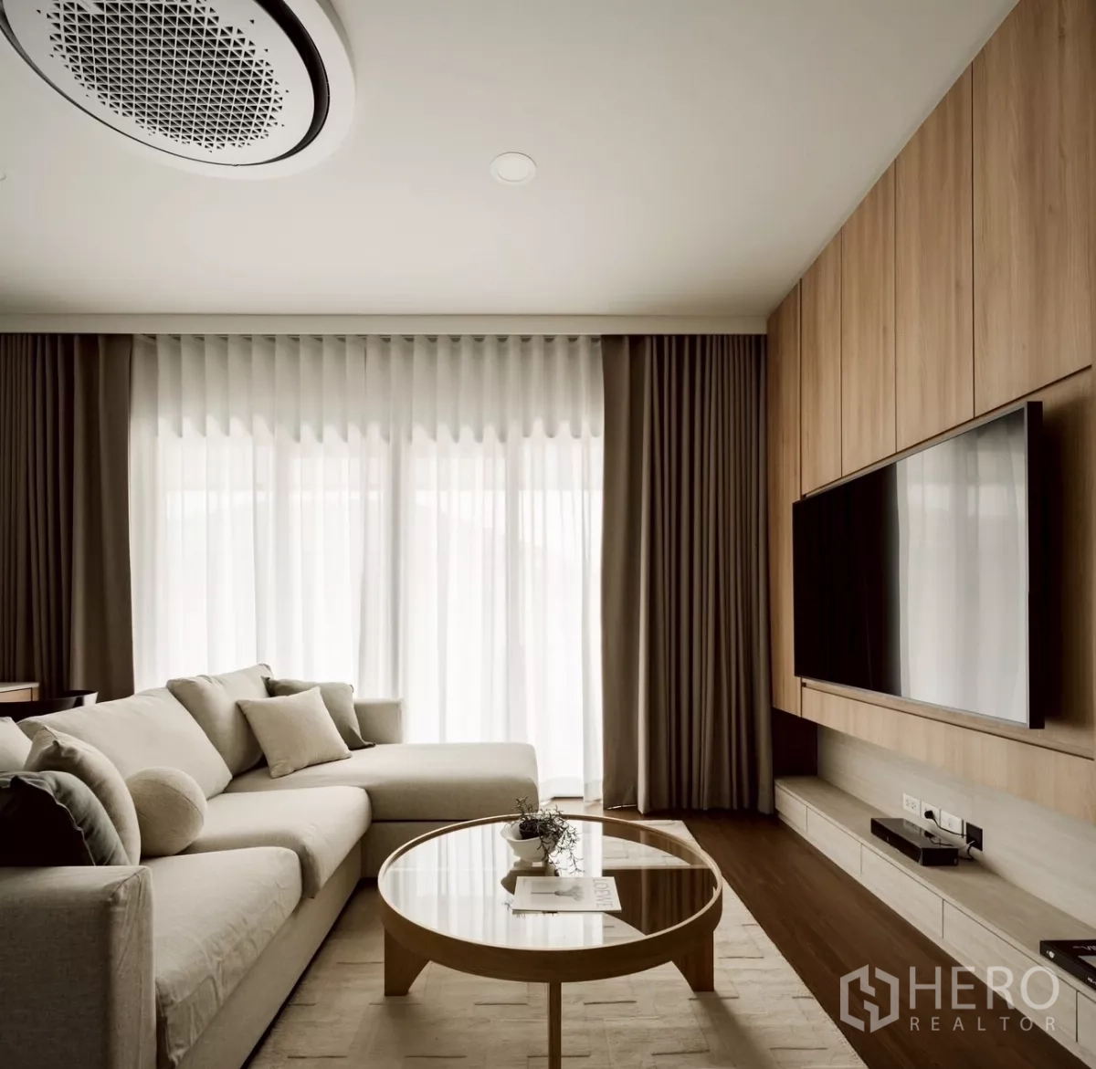 Detached House for rent in Bang Phli, Samut Prakan - Upstairs family room with sofa, TV wall and floor-to-ceiling curtains