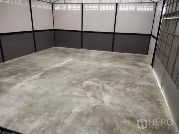 Warehouse for rent in Lat Krabang, Bangkok - Enclosed storage bay with concrete floor and ventilated wall panels inside the warehouse.