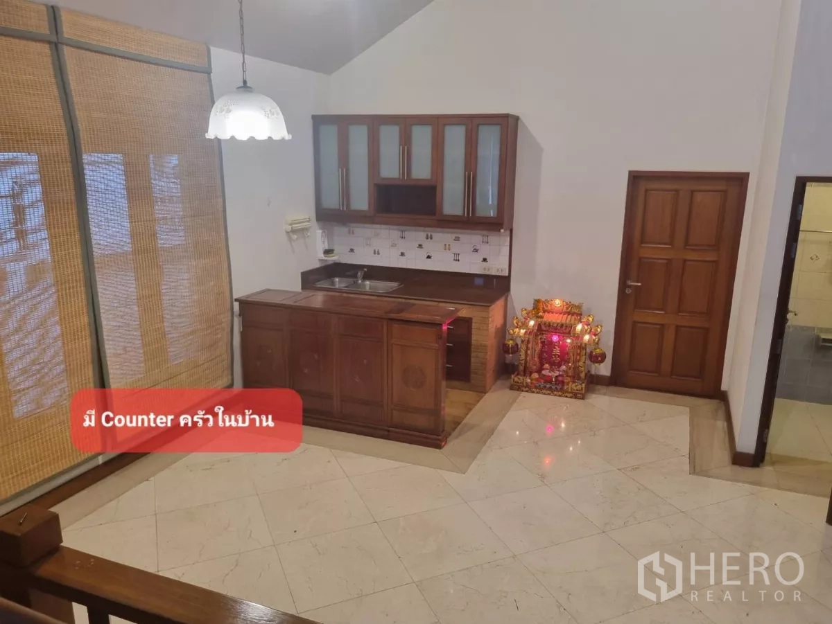 สำนักงานที่บ้าน ให้เช่าหรือขายในChatuchak, Bangkok - ครัวขนาดเล็ก ตู้ไม้ ซิงก์ บานกระจก และไฟห้อย