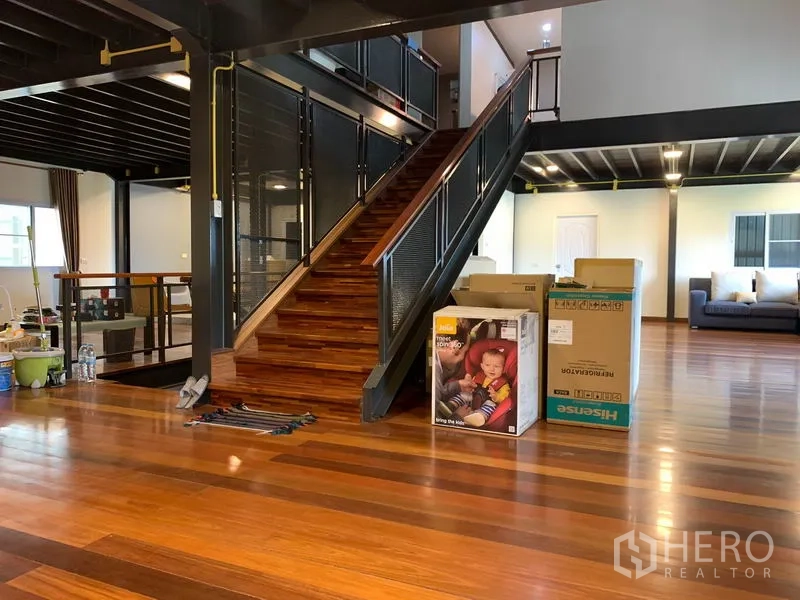Home Office for rent in Lam Luk Ka, Pathum Thani - Central wooden staircase with steel balustrade in a spacious home office.