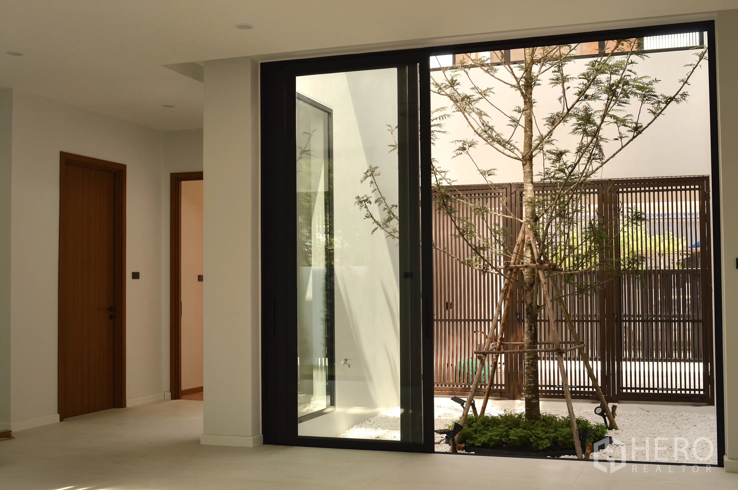 Property Image #7 for property HRE00717
