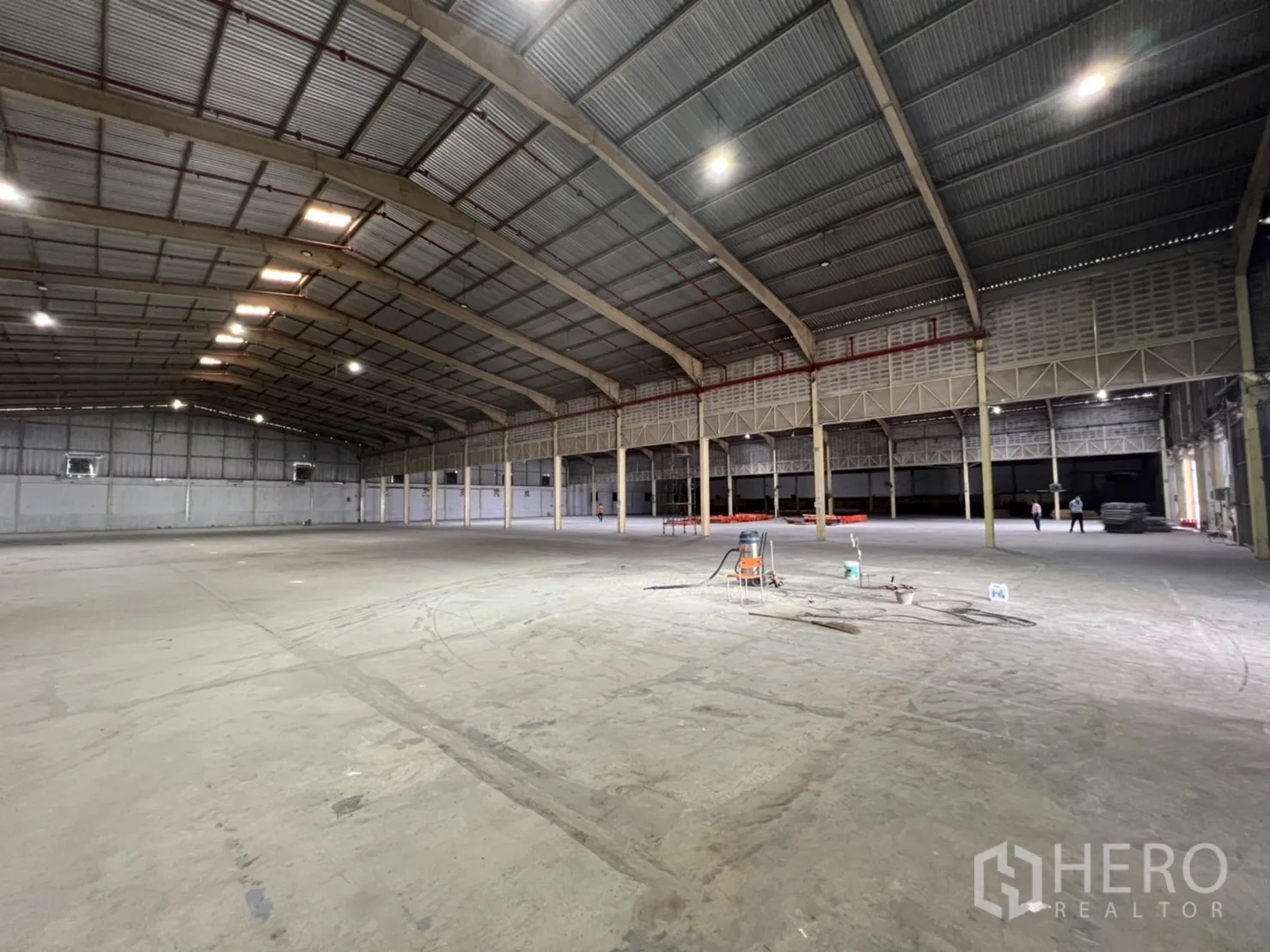 คลังสินค้า ให้เช่าในMueang Samut Prakan, Samut Prakan - พื้นที่ภายในโกดังขนาดใหญ่ หลังคาโค้งสูง พื้นที่โล่ง