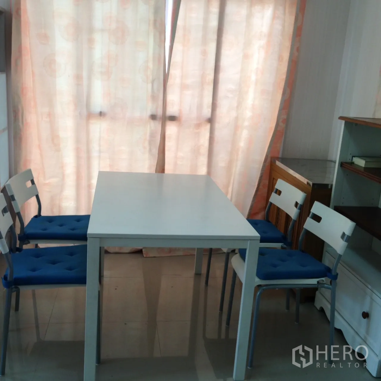 Detached House for rent in Suan Luang, Bangkok - Compact dining area with white table and four chairs beside curtained window