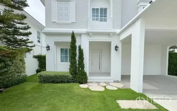 Detached House for rent or sale in Bang Phli, Samut Prakan - Front porch with manicured lawn and double carport of the modern home.