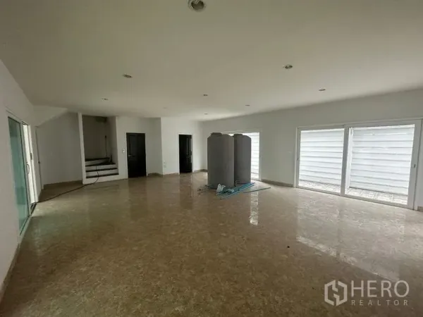 Home Office for rent in Bang Phli, Samut Prakan - Ground-floor open space with glossy tiles and sliding glass doors.