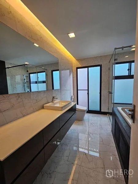 Detached House for rent in Bang Phli, Samut Prakan - Modern bathroom with long vanity, large mirror and glass shower