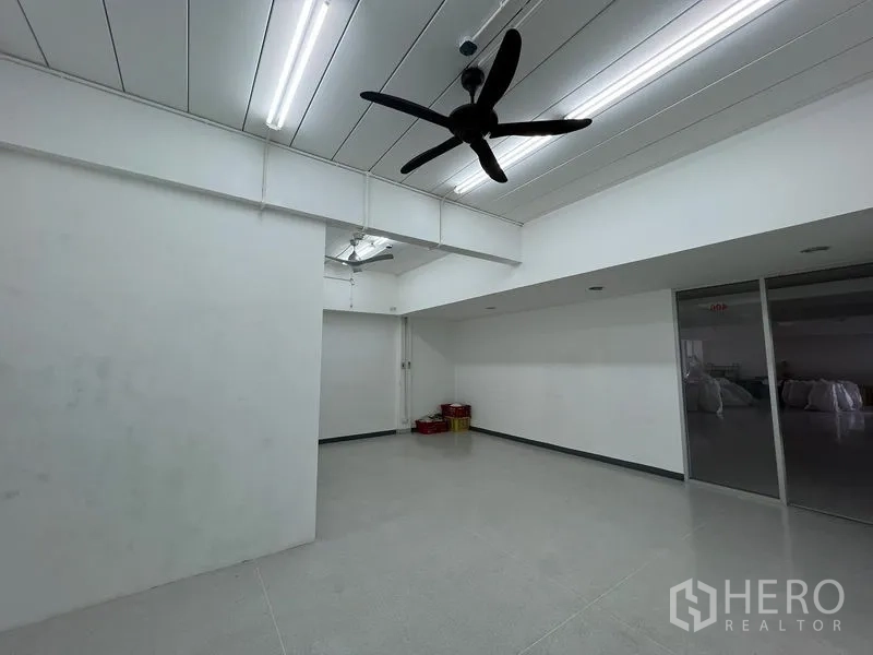 Office Space for rent in Mueang Samut Prakan, Samut Prakan - Compact meeting or utility room with ceiling fan and LED lighting.